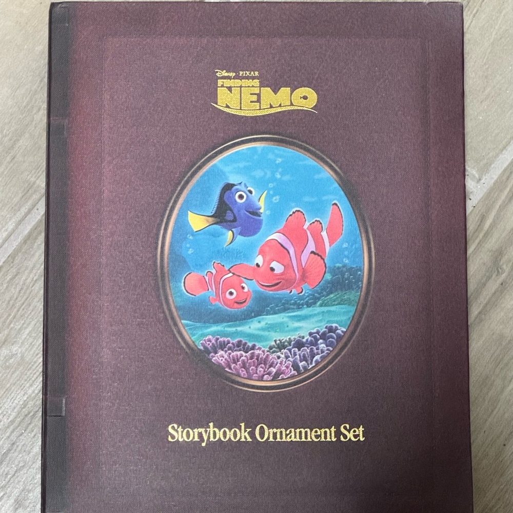 Disney Finding Nemo Storybook Ornament Set - Blue and Red